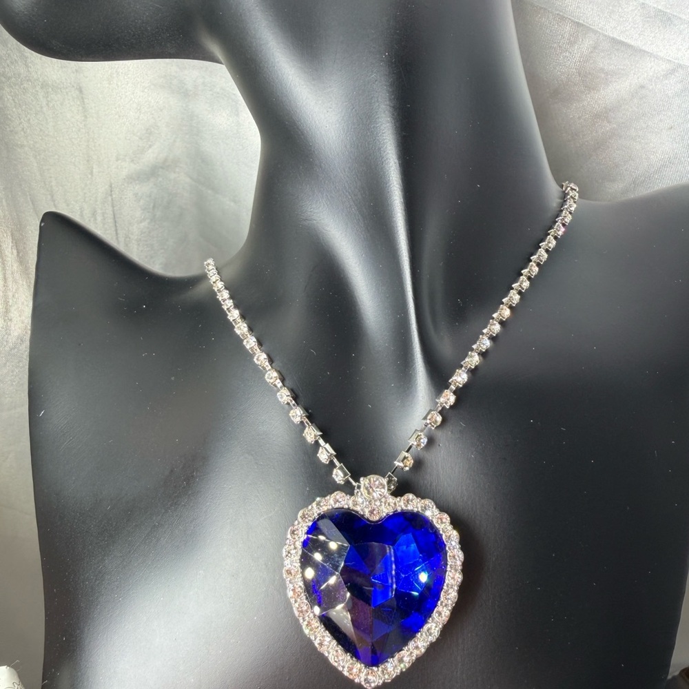 Unique premium look Sapphire Blue Heart Necklace with Silver Accents - Picture 2 of 13